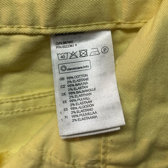 H&M Denim
Pale yellow Shorts Size 33 - Picture 4 of 4